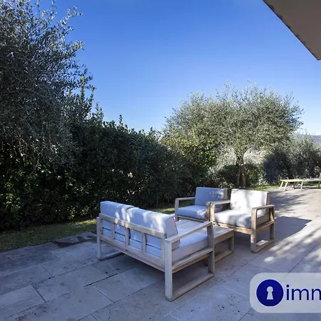 Casa vacanze House In With Swimming Pool *